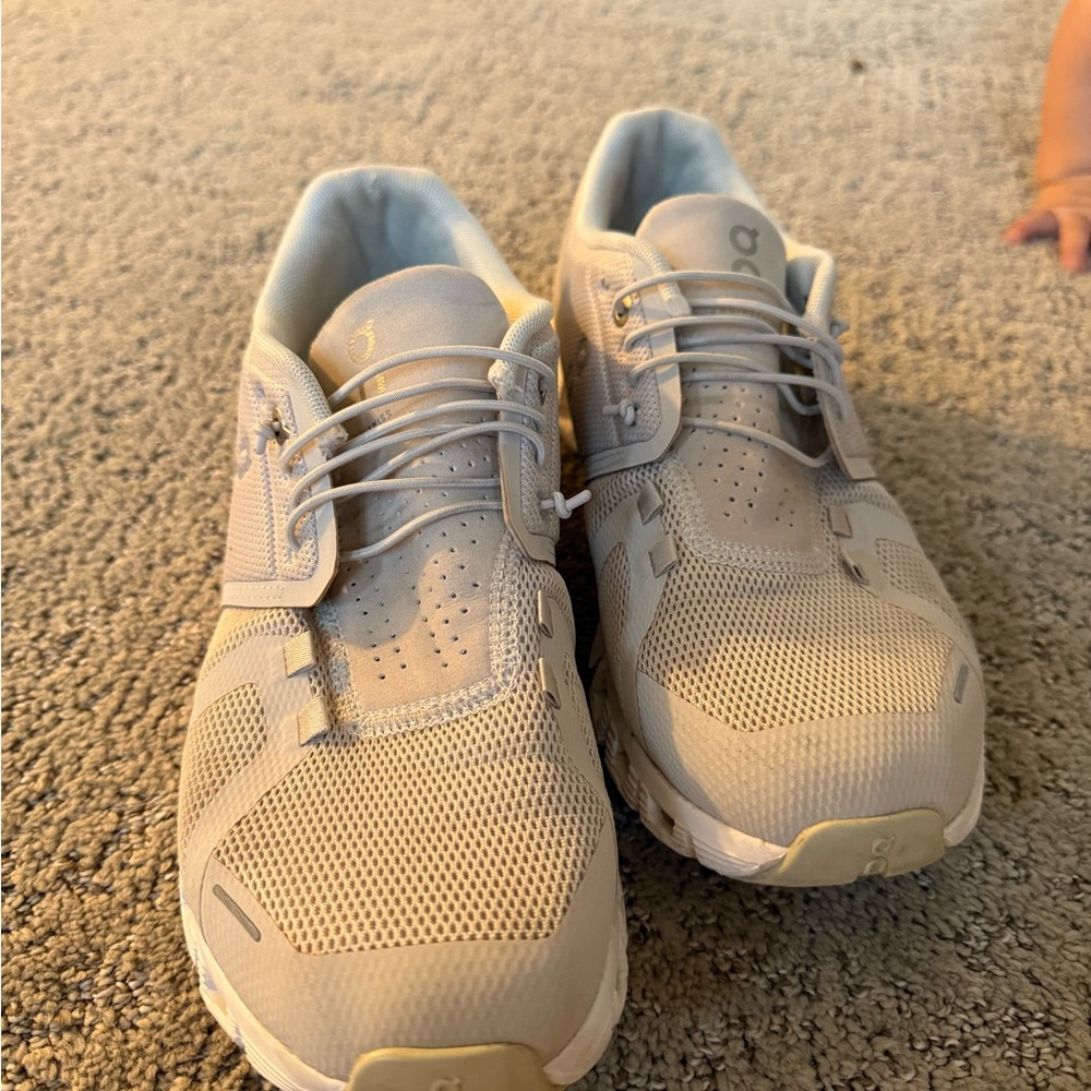 Oncloud womens Cream Sneakers